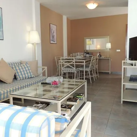 Playa Blanca Sleeps 6 Pool Wifi Willa