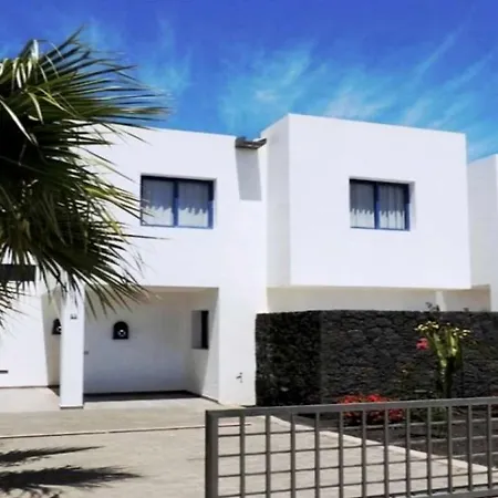 Playa Blanca Sleeps 6 Pool Wifi Willa